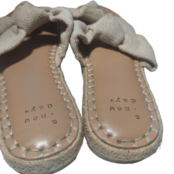 5.5 a new day cream sandal - Picture 2 of 7